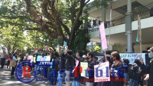 Hari Tani Nasional, Puluhan Mahasiswa Kota Malang Menggelar Aksi di DPRD