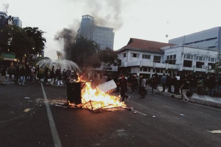 Akibat Kerusuhan Aksi Disurabaya Beberapa Hari Lalu, Pemkot Surabaya Alami Kerugiaan Hingga Ratusan Juta