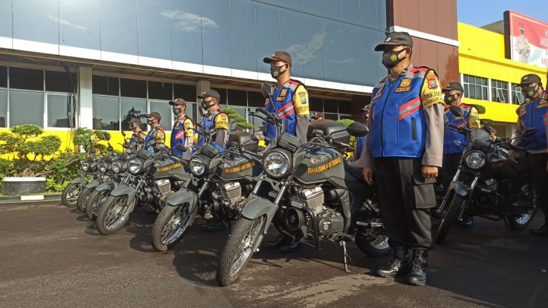 Kapolda Jatim Berikan 250 Unit Sepeda Motor dan 2 Unit Ambulance Demi Menunjang Kinerja Bhabinkantibmas