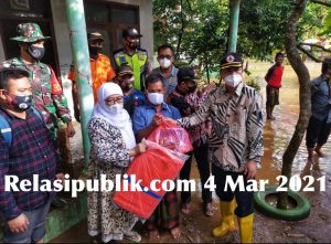 Wabup Sumenep, Nyai eva Blusukan Berikan bantuan Pada korban Banjir