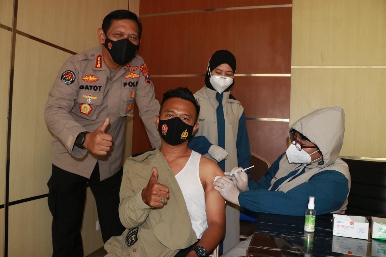 100 Jurnalis di Polda Jatim Disuntik Vaksin Covid-19