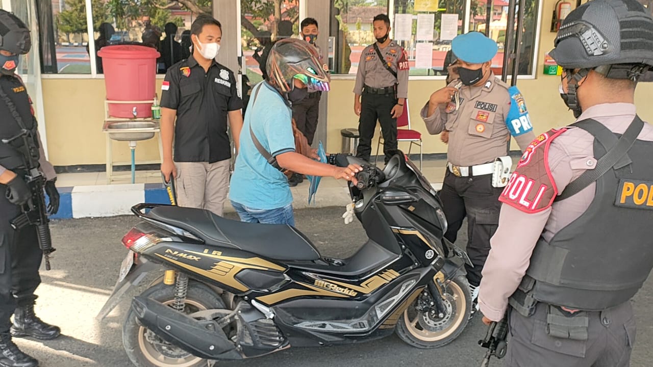 Pasca Teror Bom di Mabes Polri, Polres Sumenep Perketat Penjagaan Pintu Masuk Mako