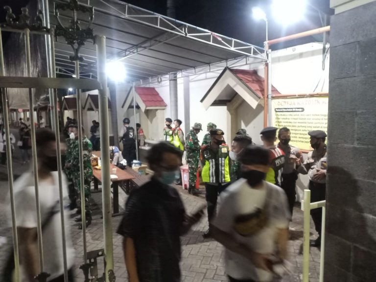 Polres Sumenep Bersama Kodim 0827 Mengamankan Jalannya Ibadah di Gereja Katholik Maria Gunung Karmel
