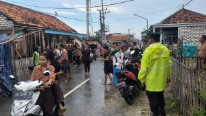 Detik-Detik Puting Beliung Porak Poradakan Pemukiman Warga di Sumenep
