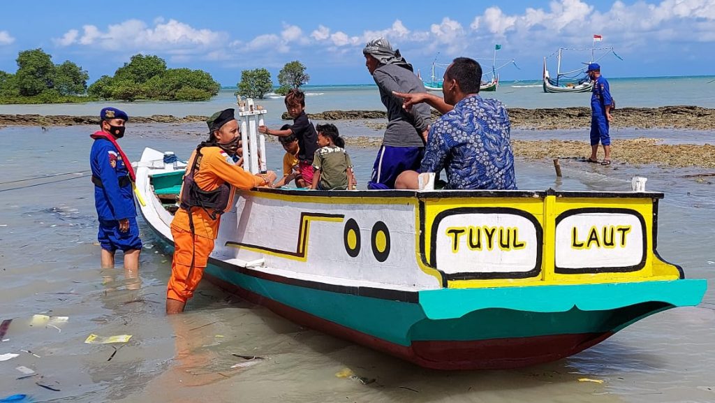 Penemuan Perahu Diduga Milik Nelayan Hilang Asal Sapudi