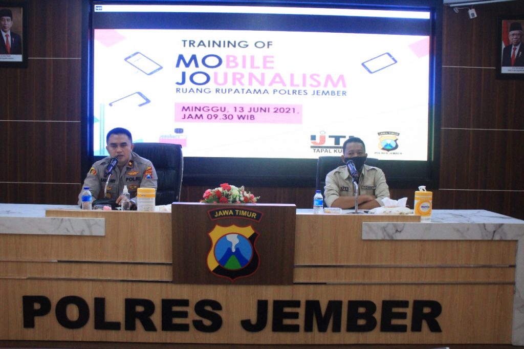 IJTI Jember Inisiasi Training OF Mobile Journalism di Polres Jember