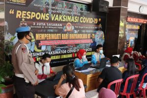 Dukung Program Presiden Jokowi 1 Juta Vaksinasi 1 Hari, Polres Lumajang Gelar Vaksinasi Covid-19 Secara Massal