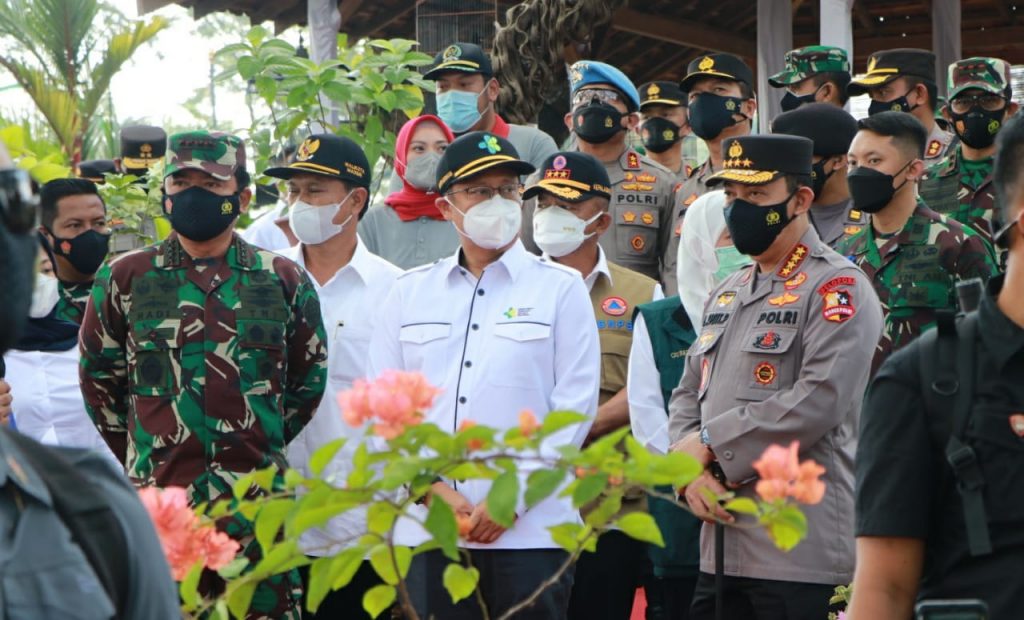 Panglima TNI dan Kapolri Pantau Pelaksanaan Vaksinasi di Madiun