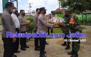 Surprise Kapolsek Kangean kepada Danramil 0827/18 Kangean Di HUT TNI Ke-76