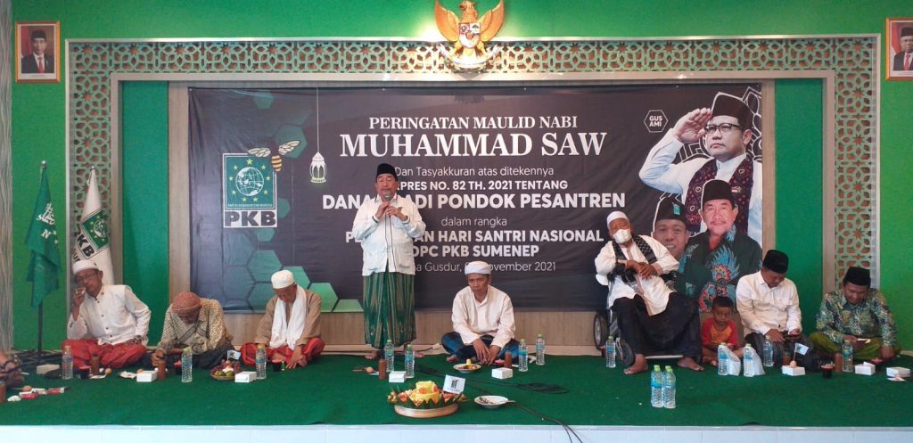 Dipuncak HSN, DPC PKB Sumenep Gelar Maulid dan Pemotongan tumpeng