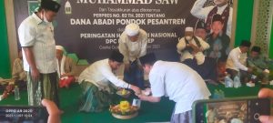 Dipuncak HSN, DPC PKB Sumenep Gelar Maulid dan Pemotongan tumpeng