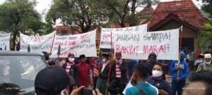 Aksi Demo Aliansi Masyarakat Matanair, Orator mengatakan Bupati Setan