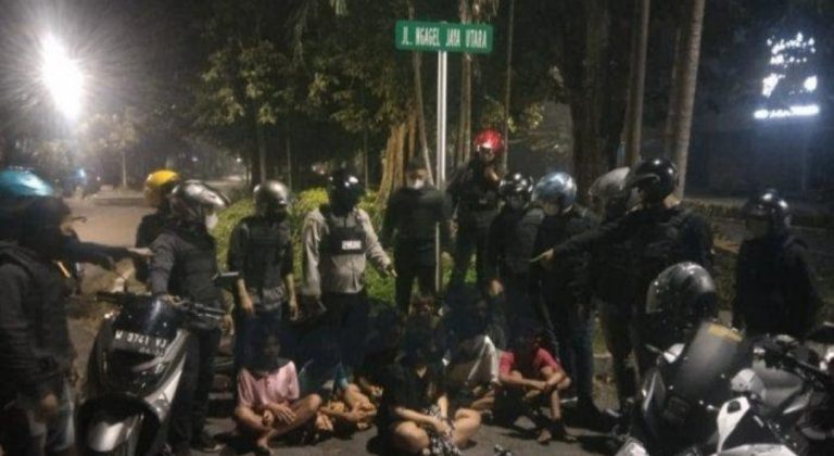 Perang Sarung Remaja di Surabaya, 20 Orang Diamankan
