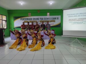 Ketua Komnas HAM Berikan Motivasi Orang Tua Siswa SMAN 1 Wringinanom
