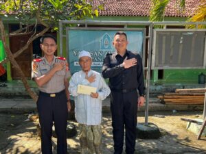 Sespimmen Polri Dikreg Ke-62 Tutup KKP Di Kabupaten Sampang Dengan Baksos