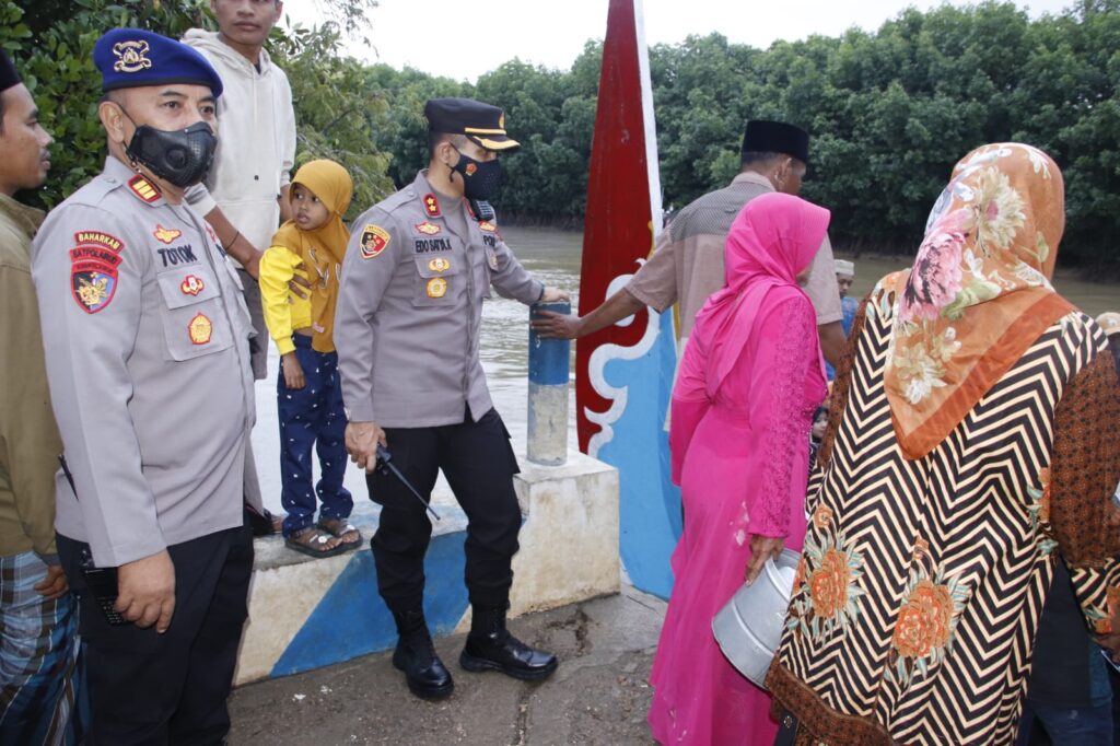 157 Personil Polres Sumenep Lakukan Pengamanan Ritual Adat Nyadar