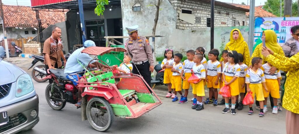 TK Kemala Bhayangkari 80 Sampang, Edukasi Murid Bersedekah