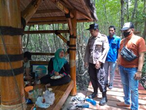 Kapolsek Sreseh Patroli Pengamanan obyek Wisata Mangrove Spot Marparan