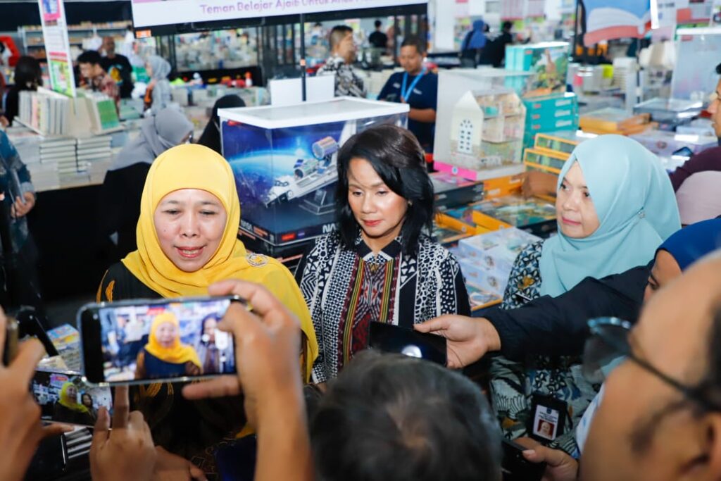 Gubernur Minta Kacabdin dan Kasek Larang Penjualan Seragam di Koperasi Sekolah, Beri Sanksi Non Job Jika Tak Tuntaskan