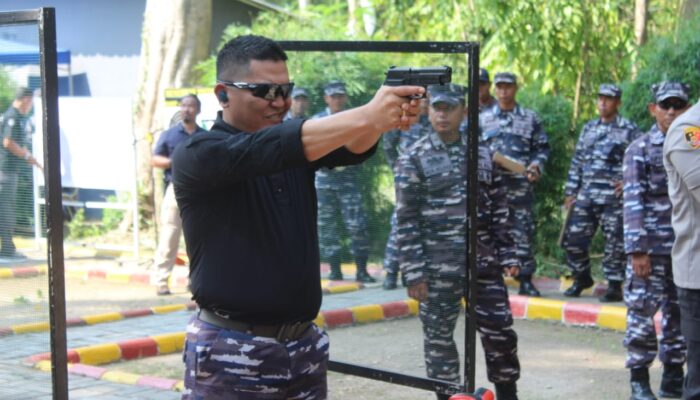 Lanal Batuporon, Forkopimda Kabupaten Bangkalan dan SKK Migas Jabanusa Latihan Menembak
