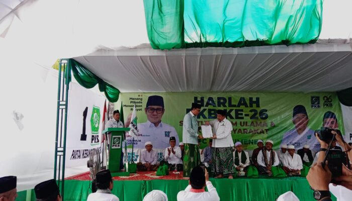 DPW PKB Jatim Resmi Serahkan SK Rekomendasi Untuk Pasangan FAHAM Harlah Ke – 26