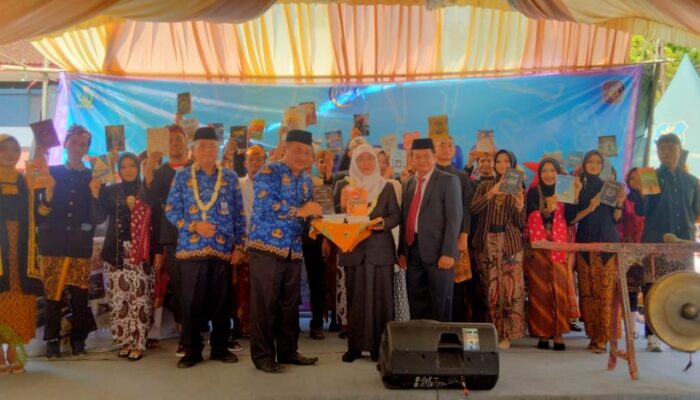 Kegiatan Pekan Literasi, SMA Negeri 1 Sumenep Luncurkan Buku Karya Guru Dan Siswa