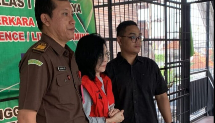 Kejati Jatim Pindahkan Tersangka Suap Meirizka Widjaja Ibunda dari Ronald Tannur ke Kejagung