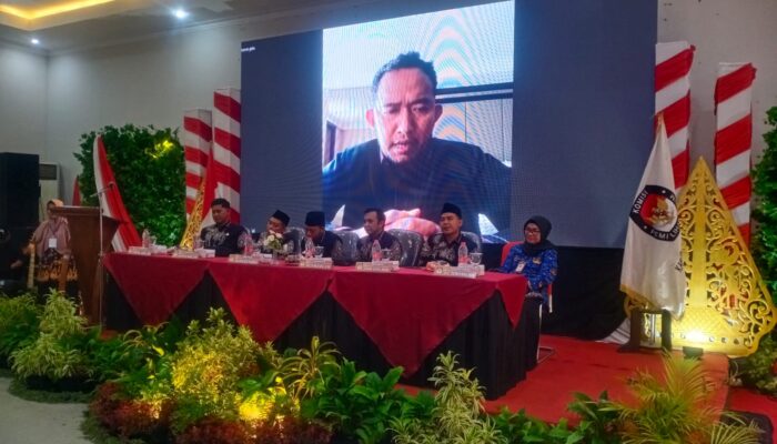 Melalui Rapat Pleno, KPU Serahkan SK Penetapan Calon Bupati dan Wabup Sumenep Terpilih 2024