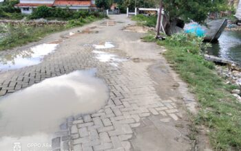 Membahayakan Pengendara, Jalan Rusak Di Pelabuhan Batu Guluk Kangean Terkesan Dibiarkan